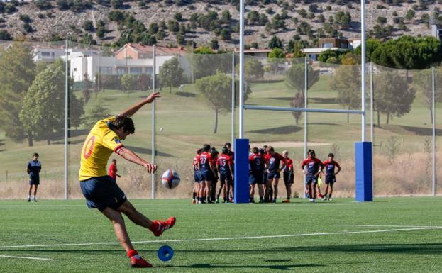 Jugadores de rugby arroyanos, en los nuevos Campos de Rugby homologados en categoría 1, según la normativa de la Federación Española de Rugby y World Rugby 