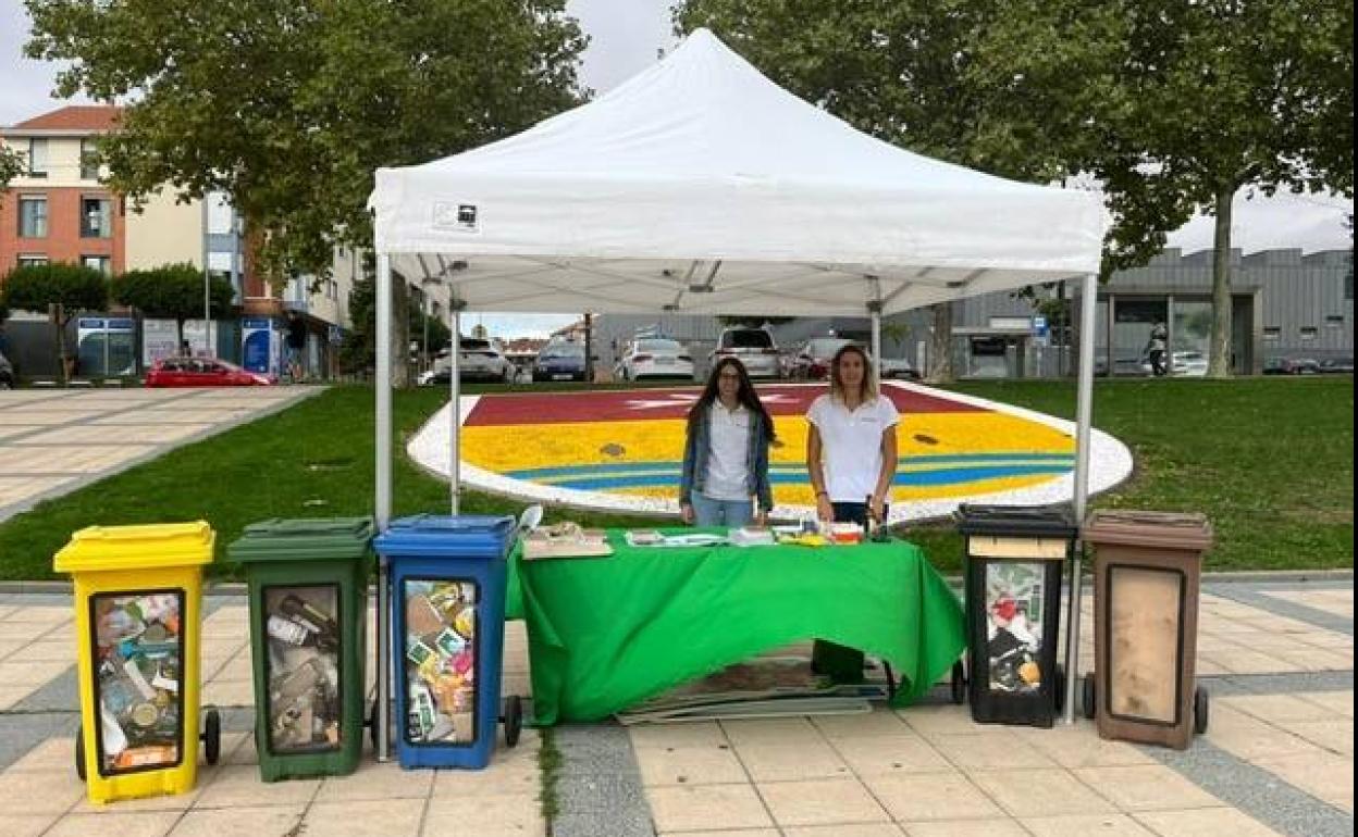 Carpa en la que se desarrollará la campaña de concienciación 'Arroyo Recicla' durante esta semana 