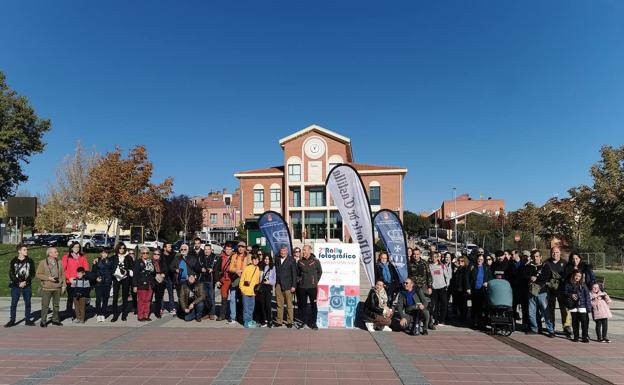 Foto de familia de los participanes en el Rally en el punto de control 