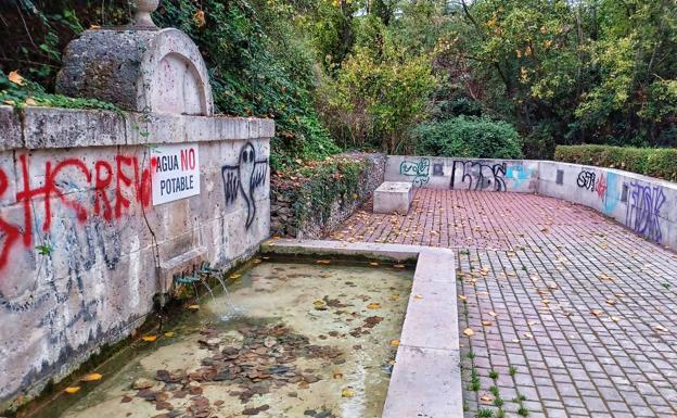 Pintadas vandálicas, Fuente de los Cuatro Caños y su entorno 