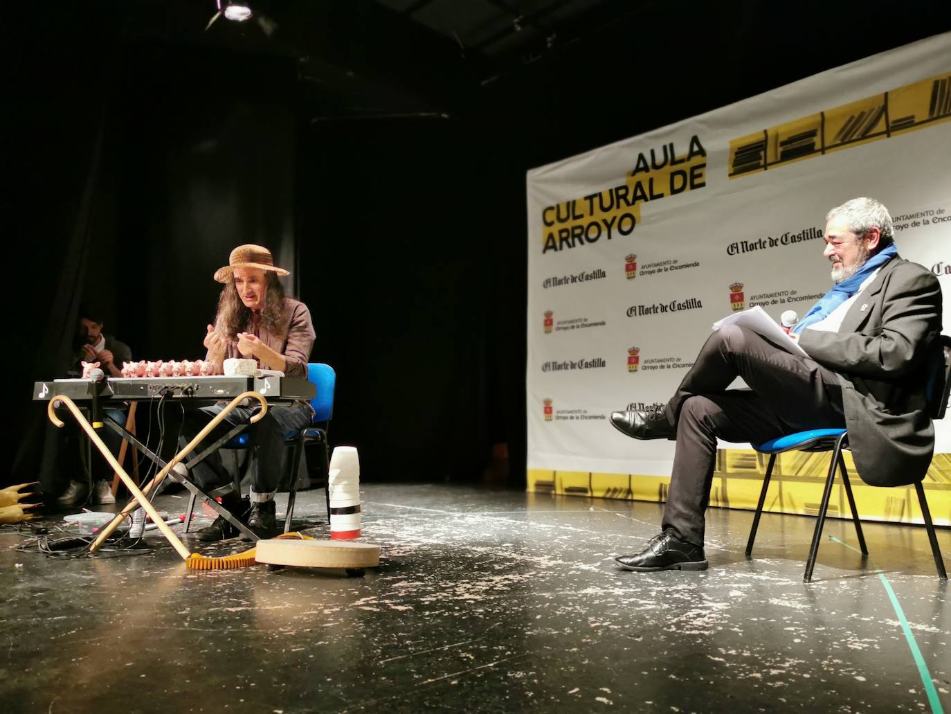 El Capitán Corchea 'afinando' unos cerditos musicales 