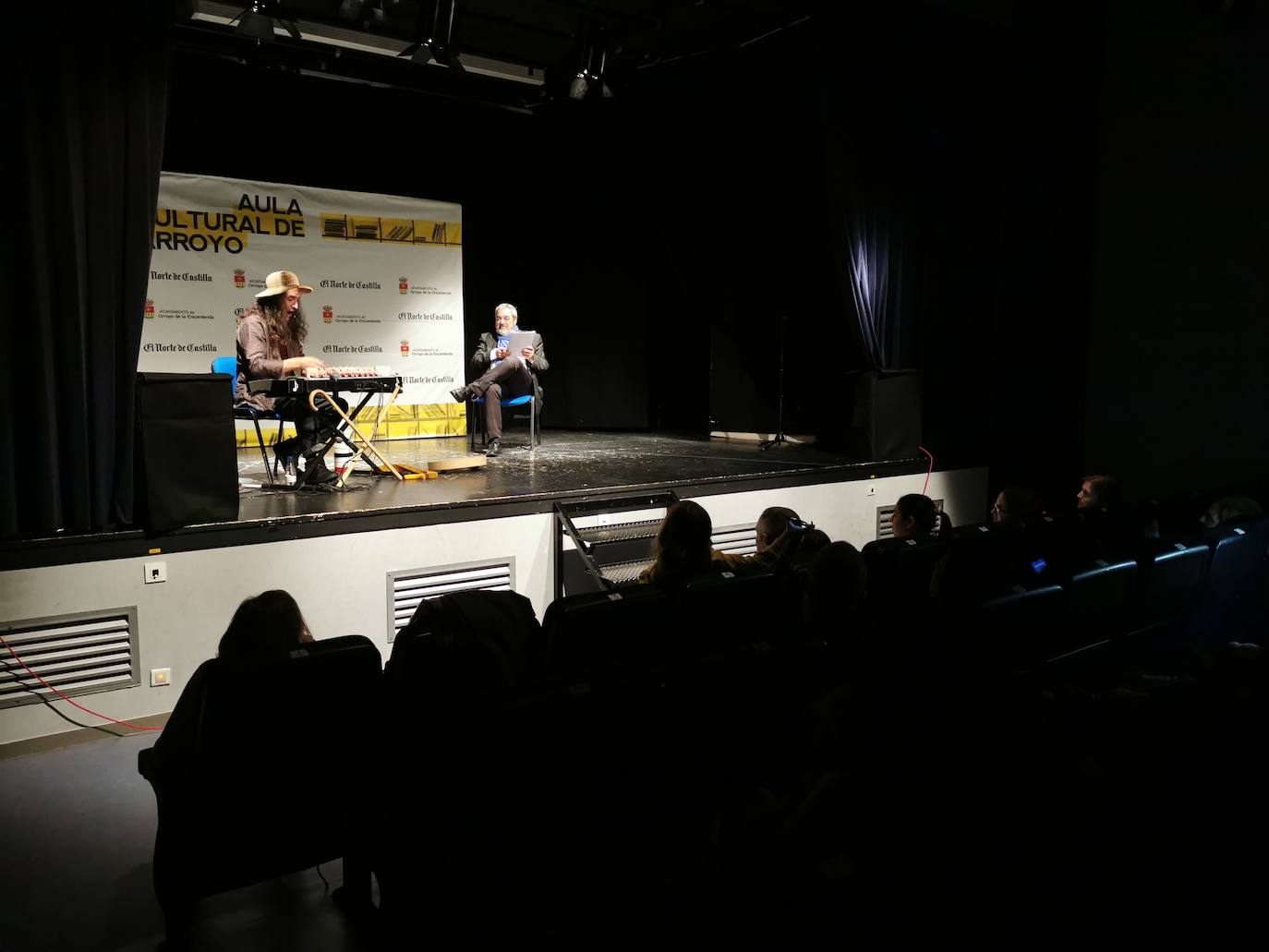 El Capitán Corchea 'afinando' unos cerditos musicales 