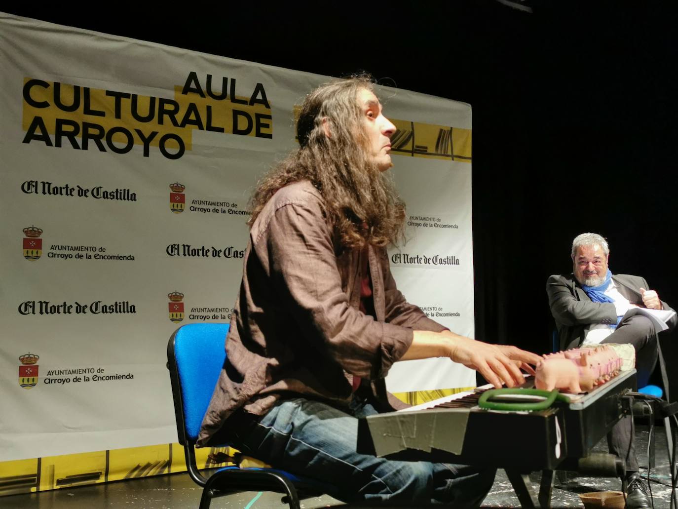 El Capitán Corchea 'afinando' unos cerditos musicales 