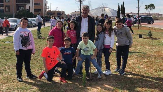 Los escolares de Arroyo celebran el Día del Arbol