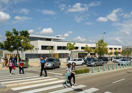 Alumnos saliendo del IESO Arroyo de la Encomienda