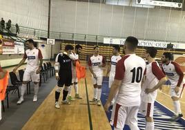 Los del Unión Arroyo durante el descanso del partido