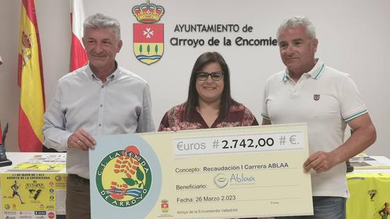 El Ayuntamiento y La Senda entregan a ABLAA la recaudación de la carrera solidaria