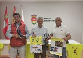 Carlos Rodríguez de APARVAL, el alcalde Sarbelio Fernández y Sebastián Nogales de La Senda, durante la presentación de la Arroyada Trail
