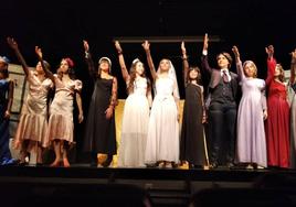 + que Teatro puso en escena 'Cásate y no digas con quién'