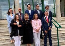 El alcalde y sus conccejales el día de su investidura