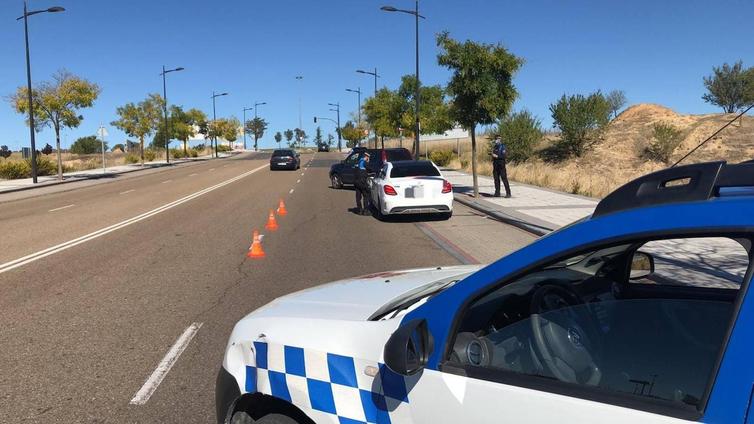 Detenido en un control de alcoholemia en Arroyo un hombre que estaba en busca y captura