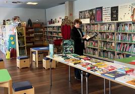 Maika Renedo, responsable de la biblioteca de Arroyo