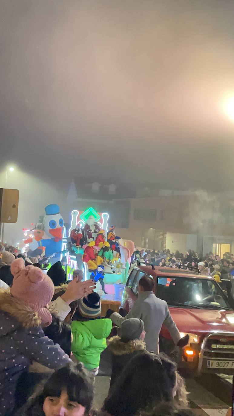 Melchor, Gaspar y Baltasar a su paso por Arroyo de la Encomienda en una gran Cabalgata 