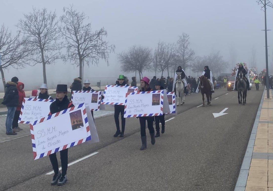 Melchor, Gaspar y Baltasar a su paso por Arroyo de la Encomienda en una gran Cabalgata 