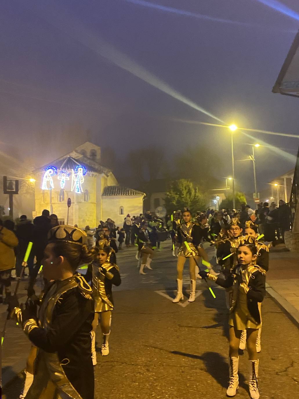 Melchor, Gaspar y Baltasar a su paso por Arroyo de la Encomienda en una gran Cabalgata 