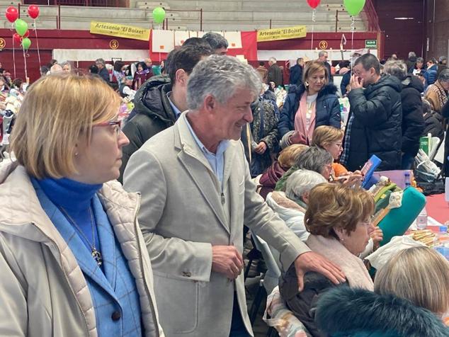 800 encajeras y bolilleras se han dado cita en la Plaza de Toros de La Flecha 