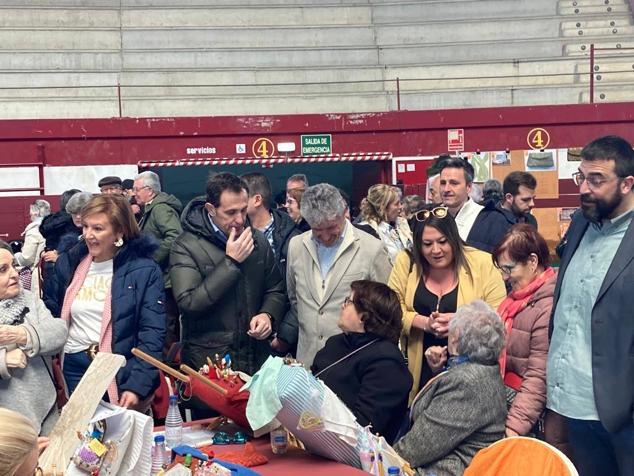 800 encajeras y bolilleras se han dado cita en la Plaza de Toros de La Flecha 