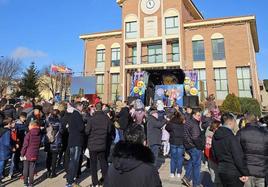Cientos de arroyanos de todas las edades acudieron a tomar las uvas matutinas.