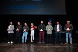 Foto de familia de los galardonados en esta gran gala de pesca