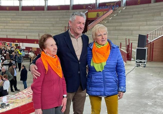 El alcalde sArbelio Fernández con Lucía Barroso, Bolillera Mayor