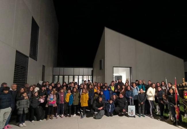 Los músicos y acompañantes, en la Casa de la Música y el Teatro de Arroyo, minutos antes de partir hacia París