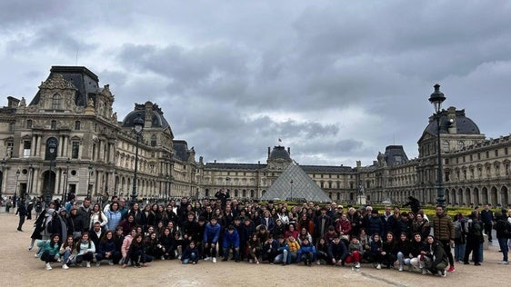 La Banda Juvenil de Arroyo lleva su música a Disneyland París