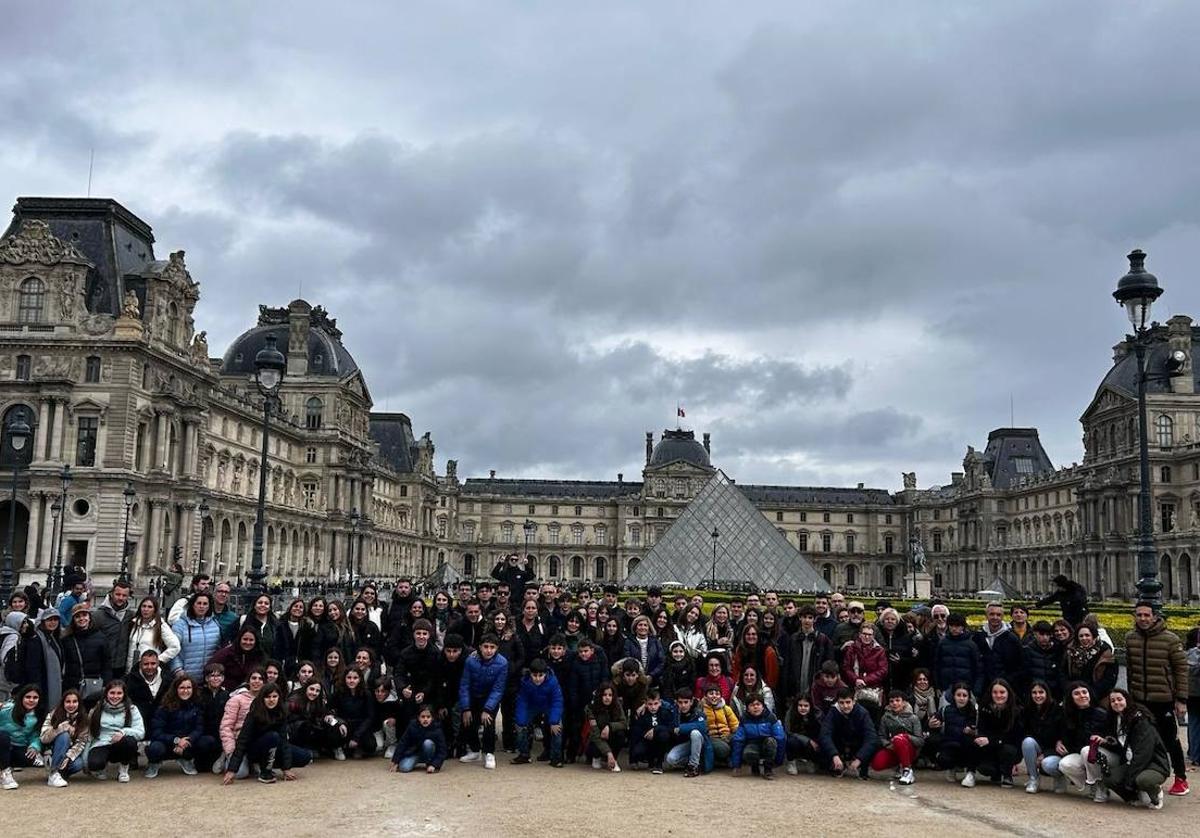 La Banda Juvenil de Arroyo lleva su música a Disneyland París