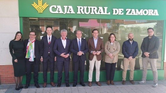 Arroyo inaugura una nueva oficina de Caja Rural de Zamora