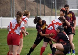 Jugadoras del Ejército disputando un partido en el campeonato de 2022 en Arroyo