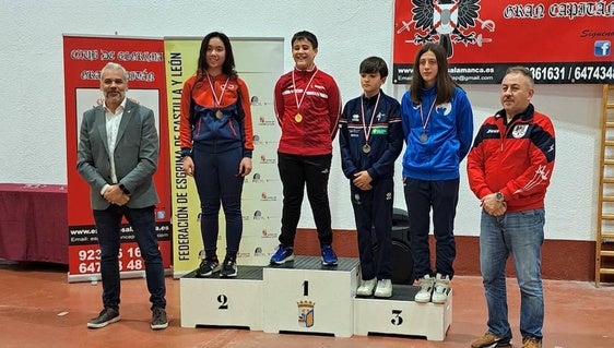 Tres medallas para el esgrima arroyano