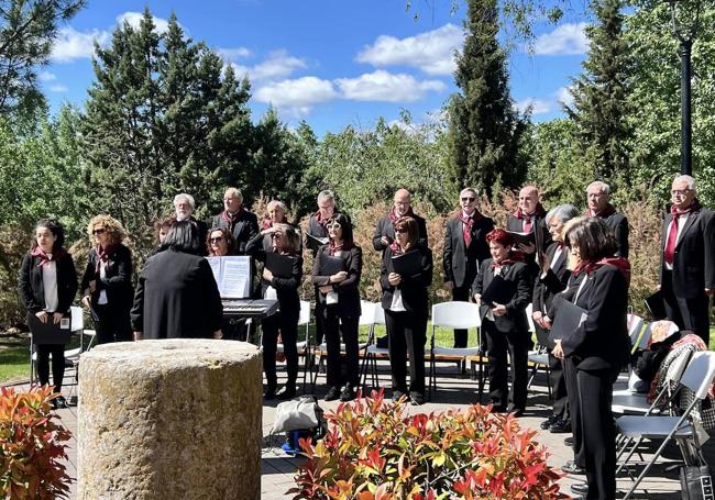 La Coral Támbara cantó durante la eucaristía
