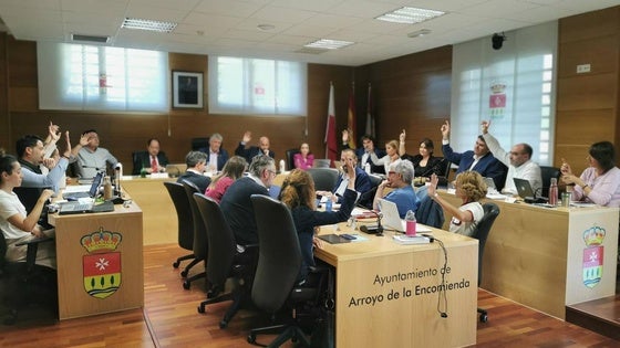 Arroyo aprueba encomendar temporalmente a la Diputación la gestión de los Servicios Sociales Básicos