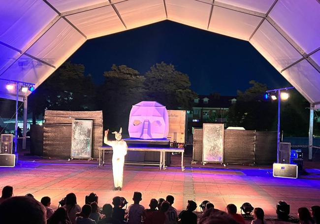 'Psique' fue el impresionante montaje de la compañía Markeliñe, en la Plaza España