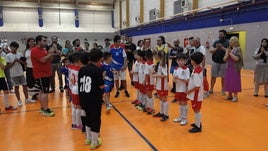 Los jugadores arroyanos celebrando el triunfo en Alcorcón