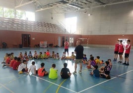 Campamento de verano de fútbol sala organizado por el Unión Arroyo