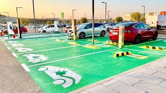 Arroyo instala 96 puntos de recarga de vehículos eléctricos