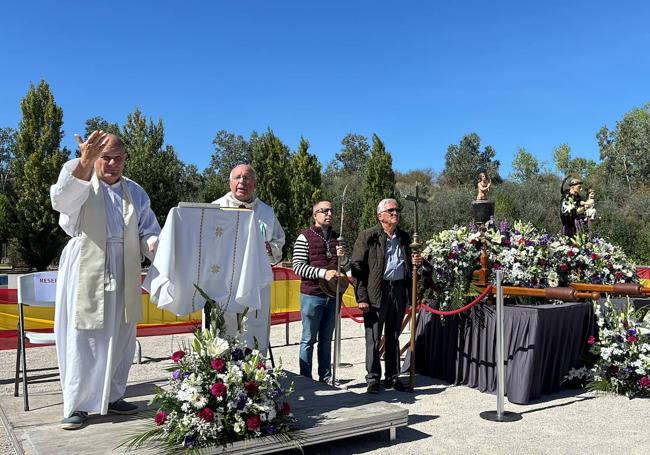 Las dos imágenes y los dos párrocos de Arroyo de la Encomienda