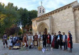 Socios de la asociación Descubriendo Arroyo dando vida a personajes históricos locales