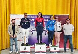 Lucía Alonso Olmos, fue oro en la categoría Espada Femenina M15
