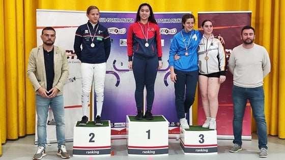 Tres medallas para el esgrima arroyano