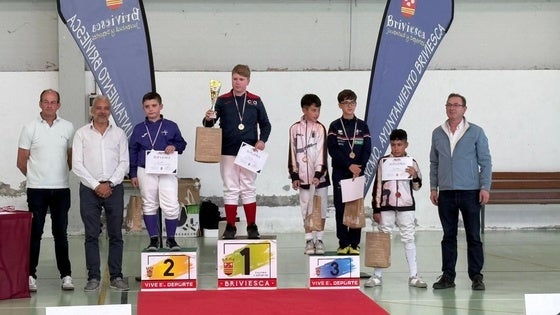 Los tiradores del Club Esgrima Arroyo brillan en el campeonato regional