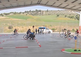 Uno de los talleres organizados por la Policía en los centros educativos arroyanos