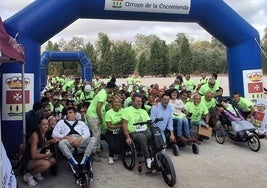 Foto de familia de los participantes en la línea de salida