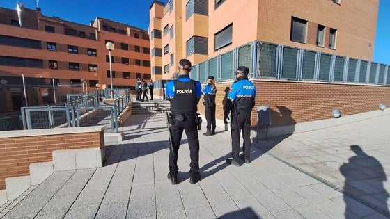La Policía Local de Arroyo acompaña a la empresa de aguas en un operativo contra el fraude en Arroyovereda