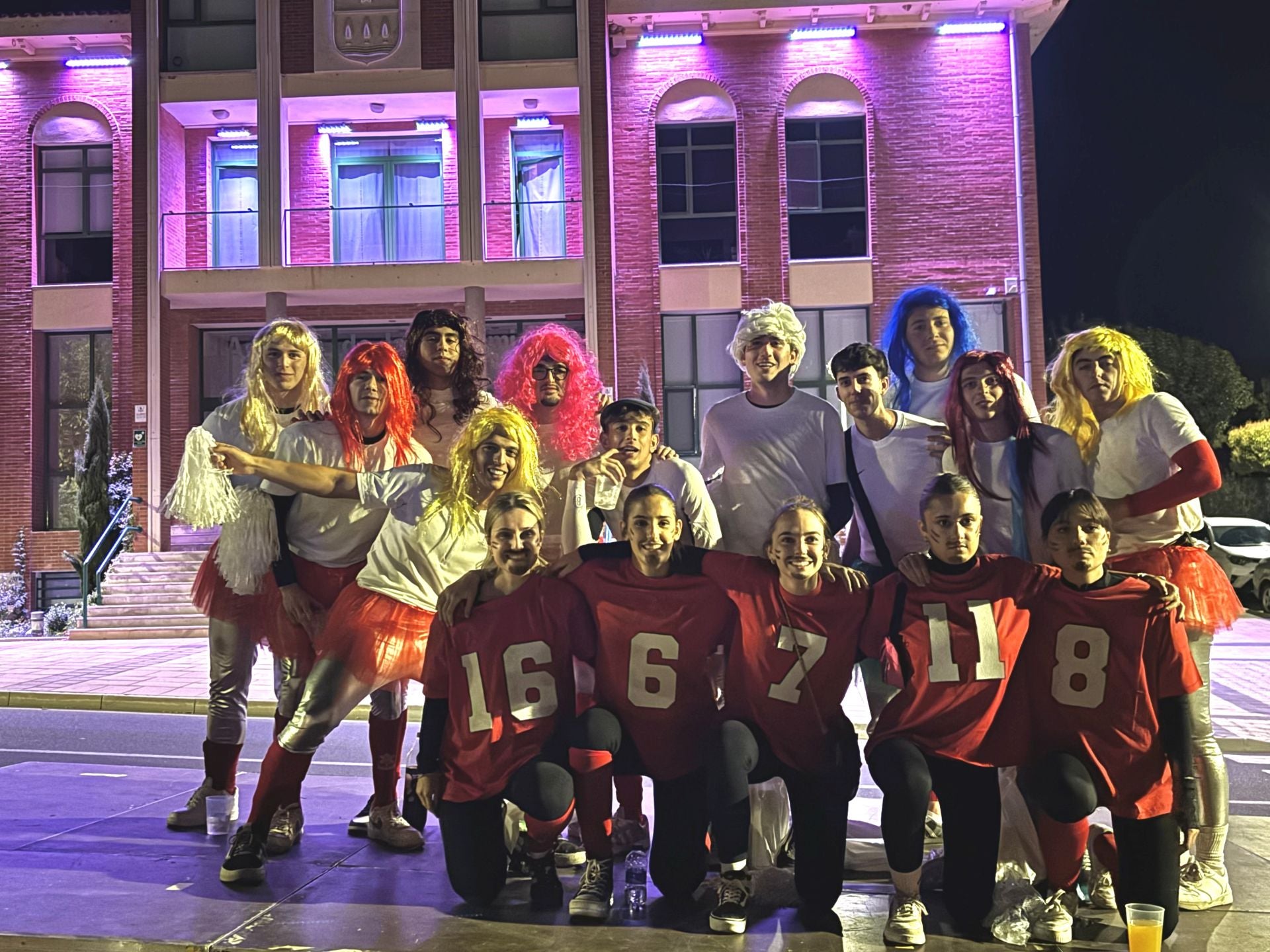 Así transcurrió el desfile de disfraces del Peñas Fest de Arroyo