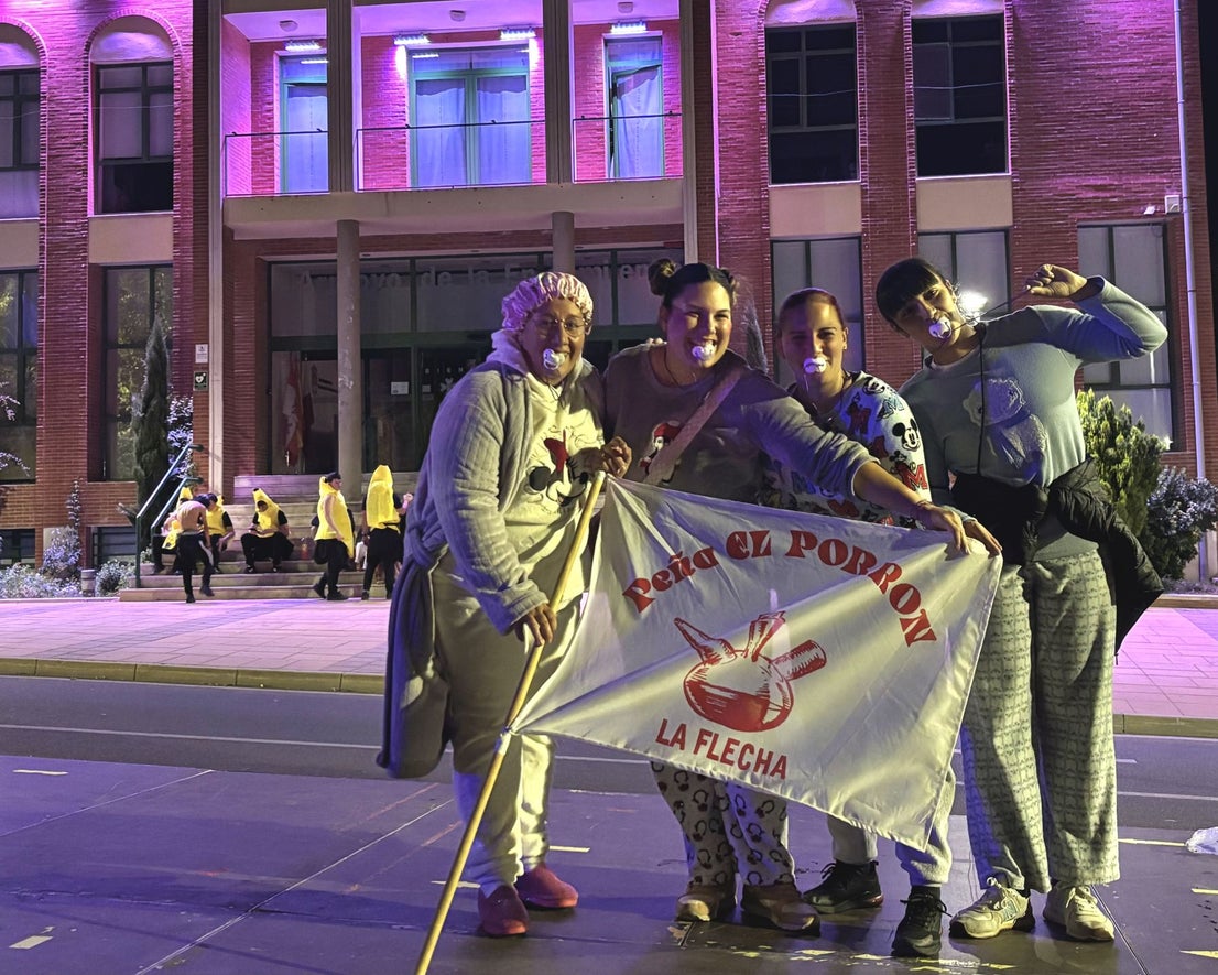 Así transcurrió el desfile de disfraces del Peñas Fest de Arroyo