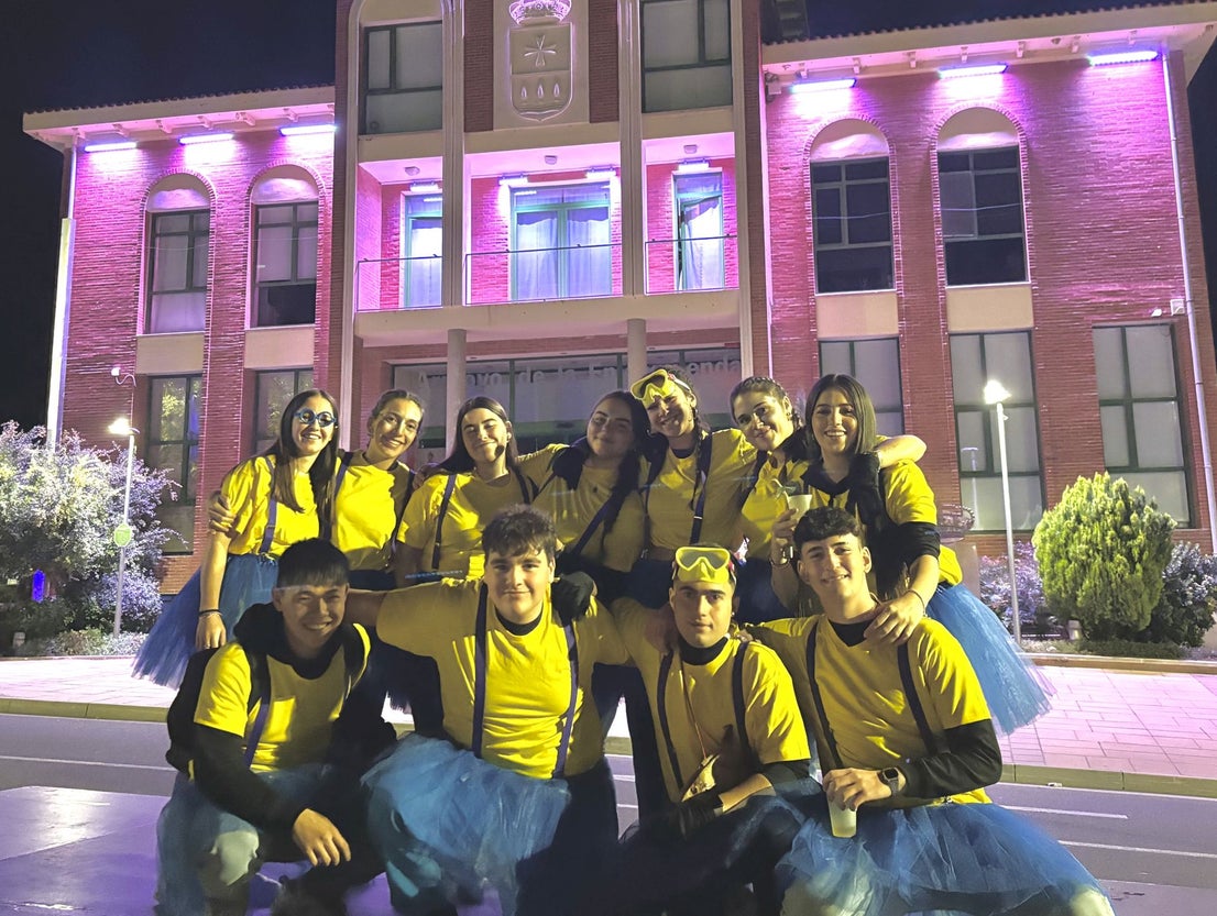 Así transcurrió el desfile de disfraces del Peñas Fest de Arroyo