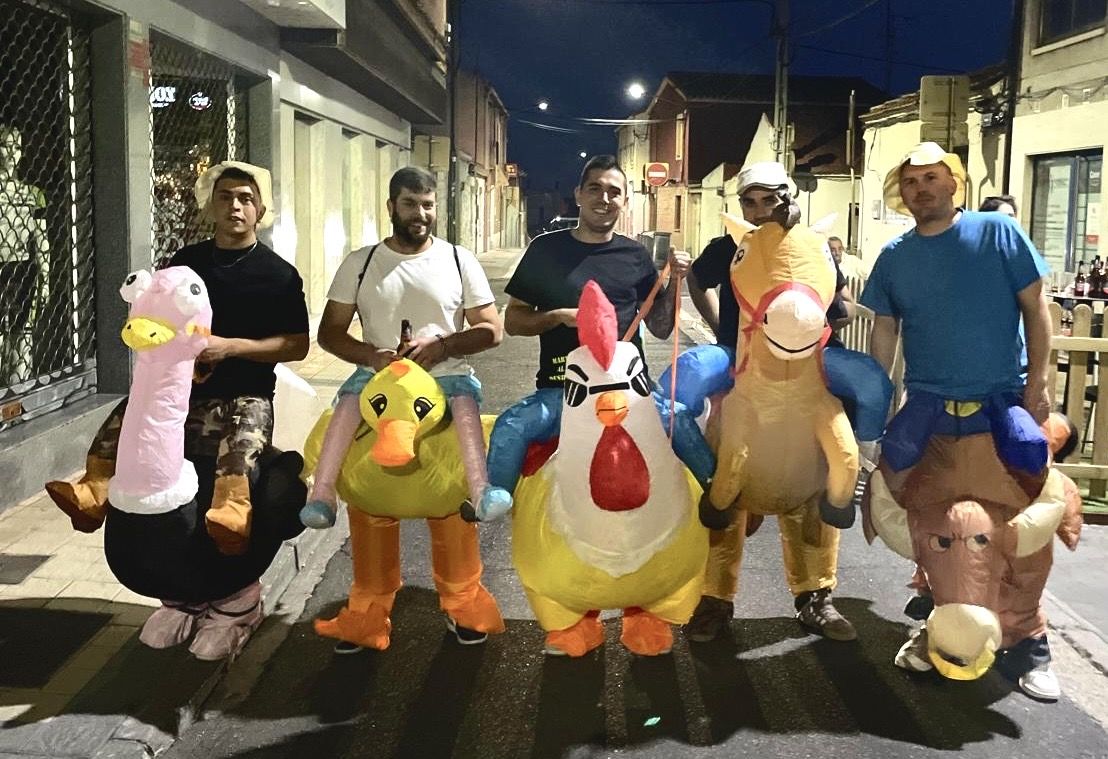 Así transcurrió el desfile de disfraces del Peñas Fest de Arroyo