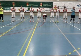 Jugadores del Unión Arroyo saludando a la grada