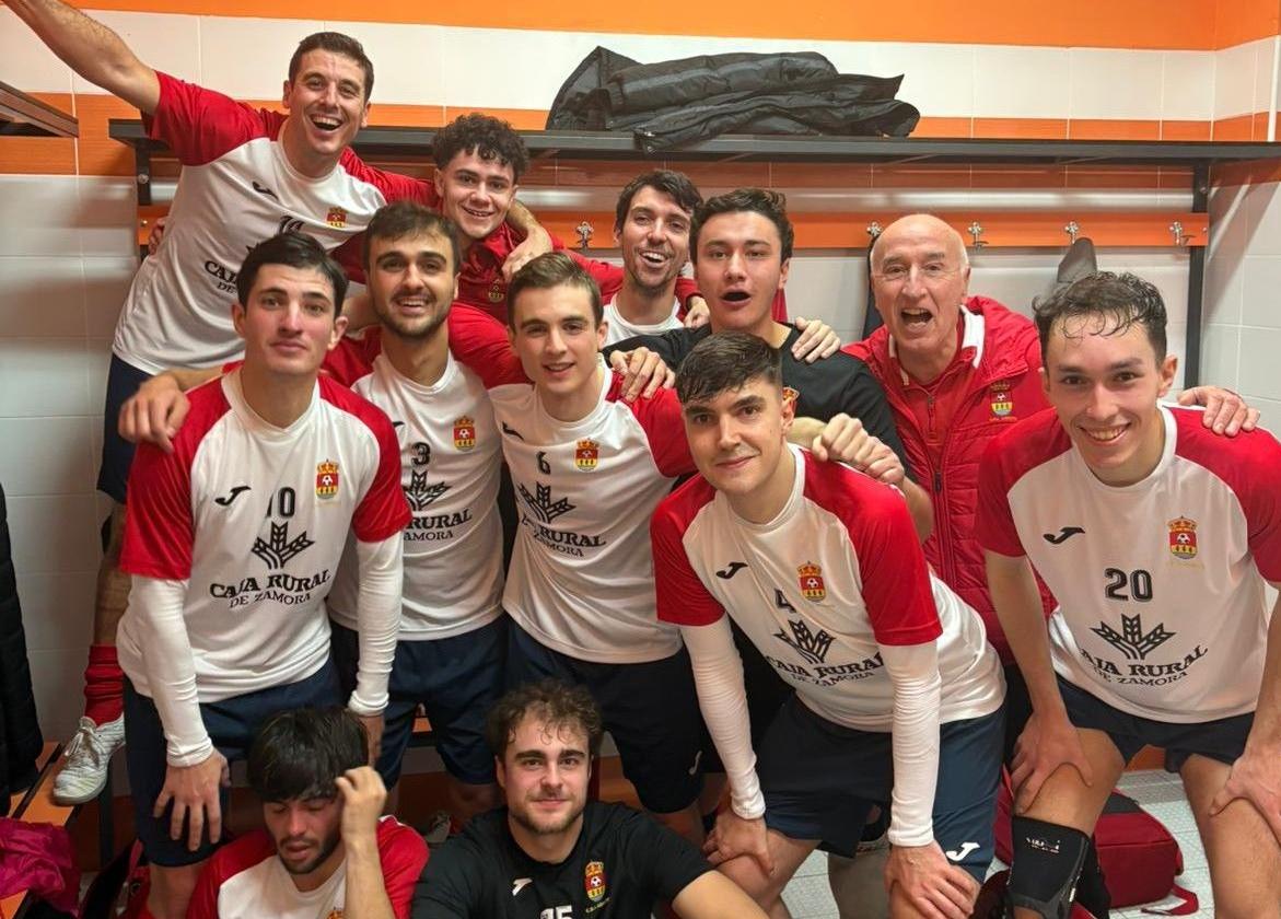 Equipo del Unión Arroyo en el vestuario